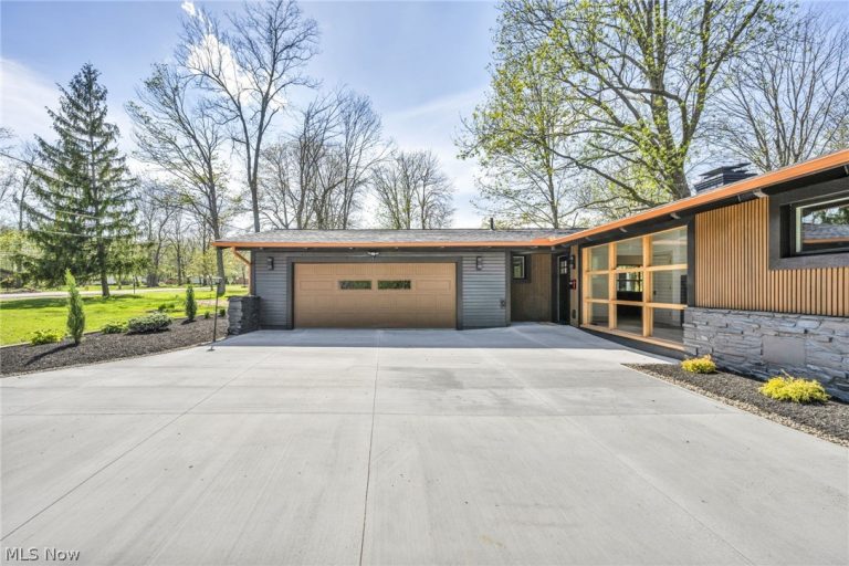 36265 Timberlane Drive, Solon, OH - Photo 2