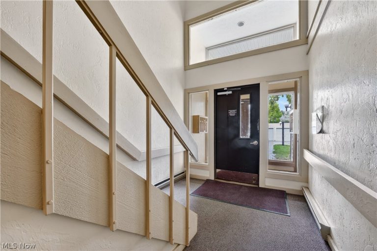 2930 Bay Drive #L7, Westlake, OH - Photo 2