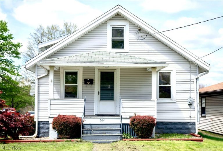 664 Tenney Avenue, Campbell, OH - Photo 2
