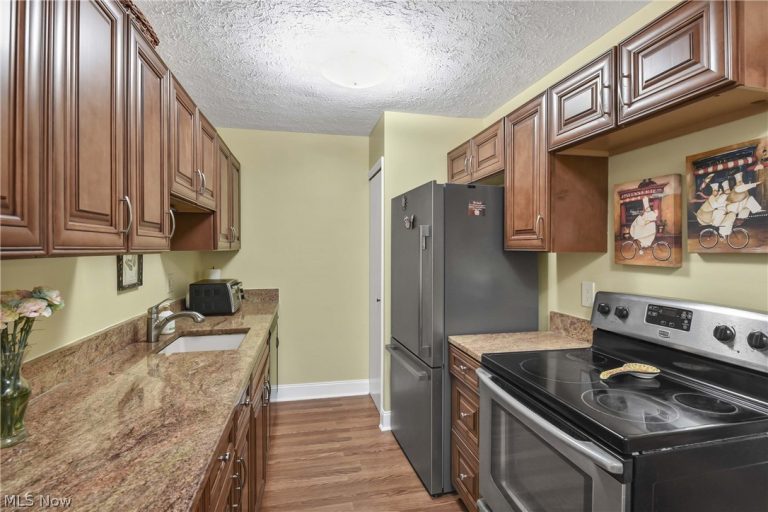 2880 Bay Drive #N10, Westlake, OH - Photo 3