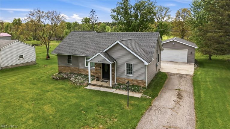 1532 Stateline Road, Masury, OH - Photo 3