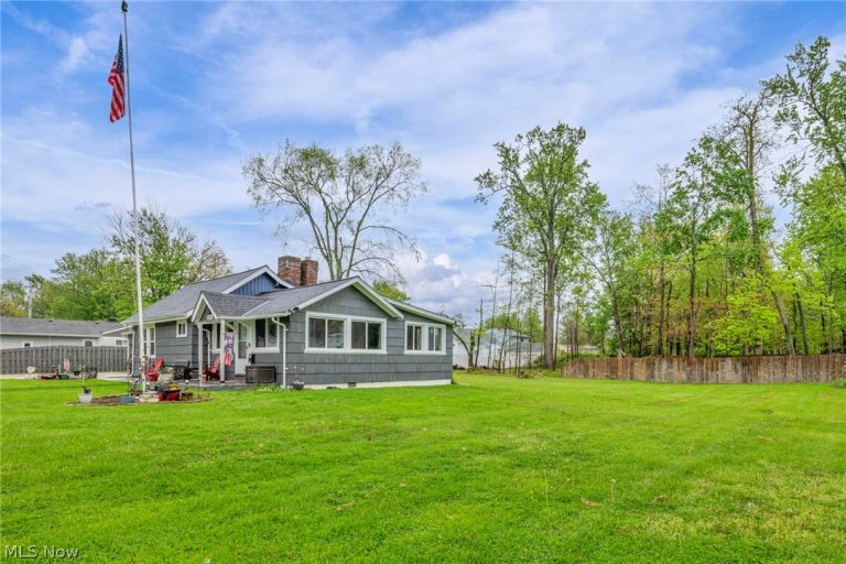 7476 Pinehurst Drive, Mentor on the Lake, OH - Photo 6