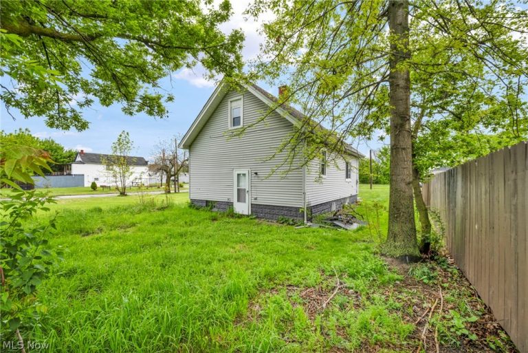 1714 Long Avenue, Lorain, OH - Photo 5