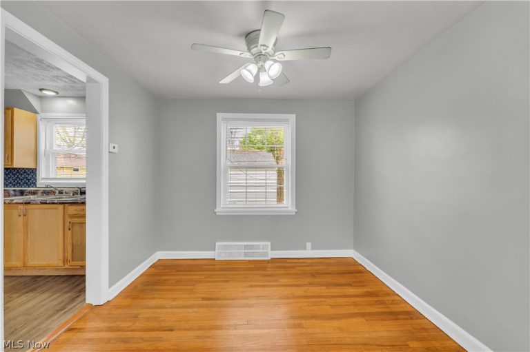 5440 Hollywood Avenue, Maple Heights, OH - Photo 6