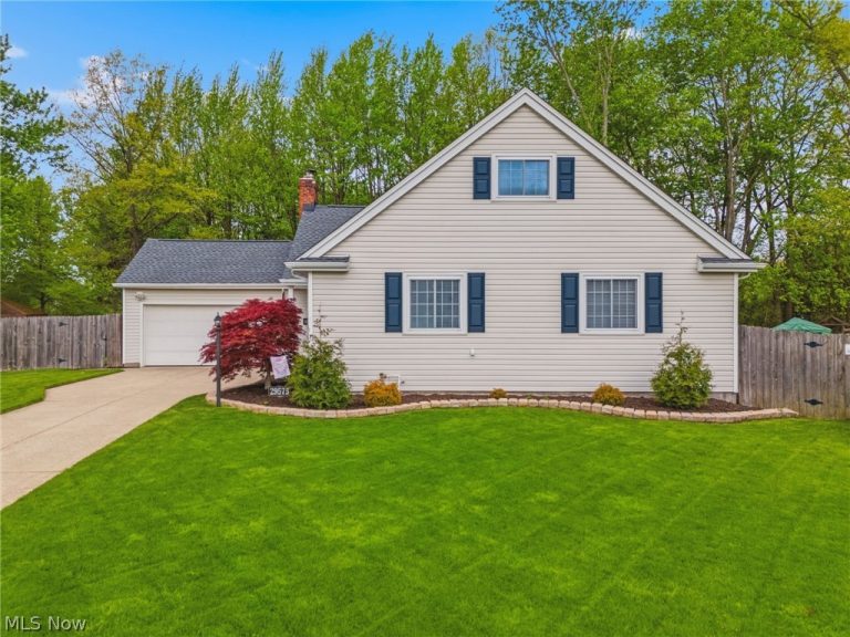 29575 Dorchester Drive, North Olmsted, OH - Photo 4
