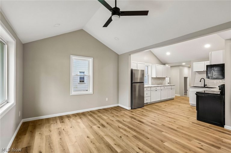 38849 Adkins Road, Willoughby, OH - Photo 3