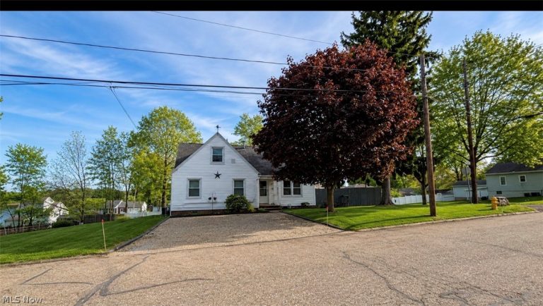 375 Huston Street, Barberton, OH - Photo 2