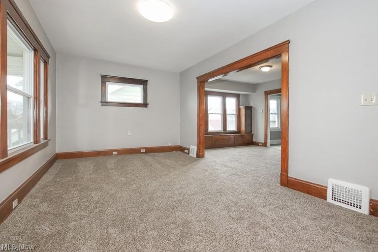 10601 Linnet Avenue, Cleveland, OH - Photo 8