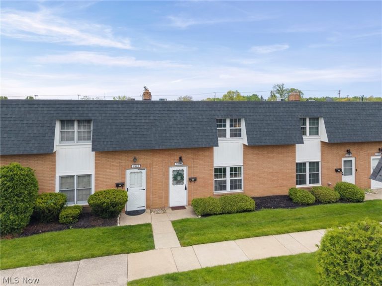 6962 Parkway Drive, Middleburg Heights, OH - Photo 2