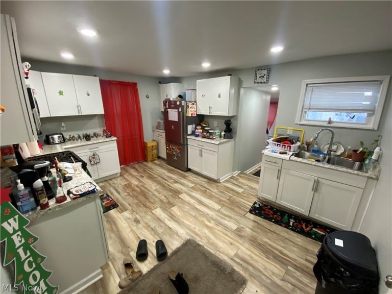 2251 67th Street, Cleveland, OH - Photo 2