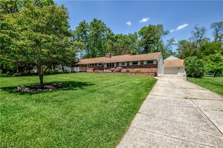 8905 Spring Valley Drive, Mentor, OH - Photo 3