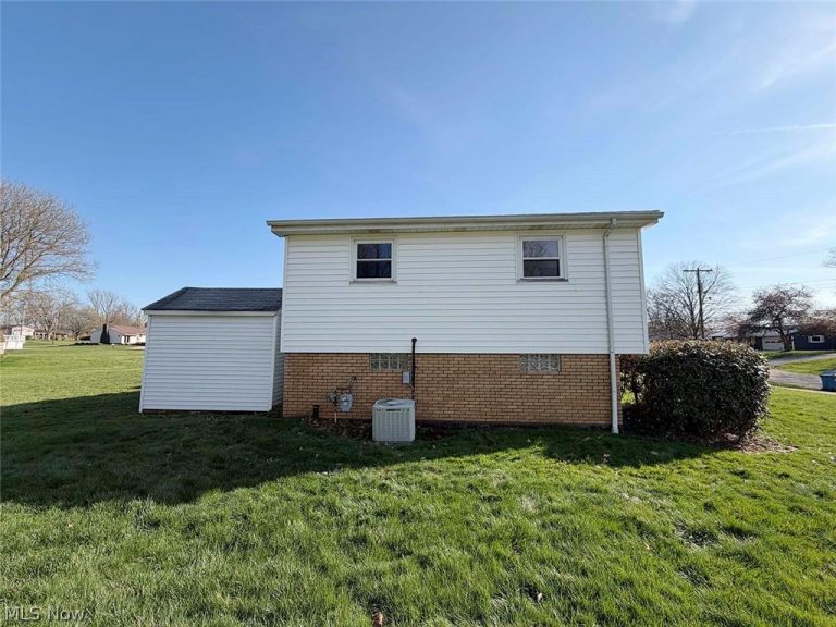 7090 Hillridge Avenue, Canton, OH - Photo 5