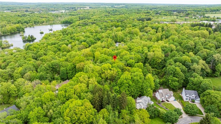 13561 Colony Lane, Burton, OH - Photo 4