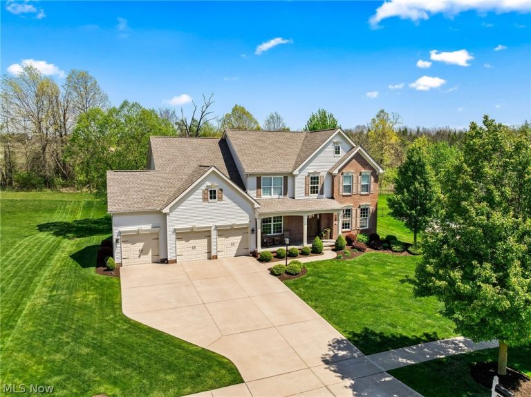 2886 Parnham Drive, Medina, OH - Photo 2