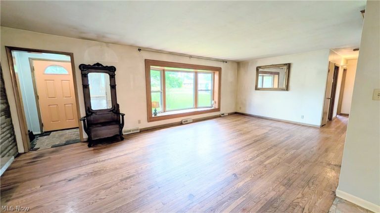 12802 Gardenside Drive, North Royalton, OH - Photo 8
