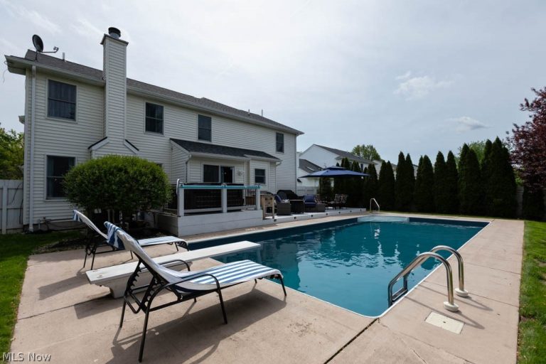 8409 Forest View Drive, Olmsted Falls, OH - Photo 2