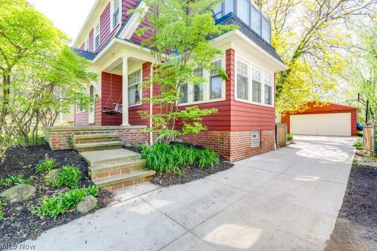 3376 Clarendon Road, Cleveland Heights, OH - Photo 3