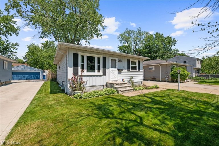 311 Parkway Drive, Eastlake, OH - Photo 2