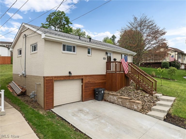 2610 Cherry Avenue, Steubenville, OH - Photo 2