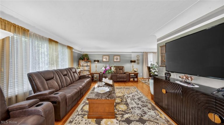 6649 Maplehurst Road, North Olmsted, OH - Photo 4