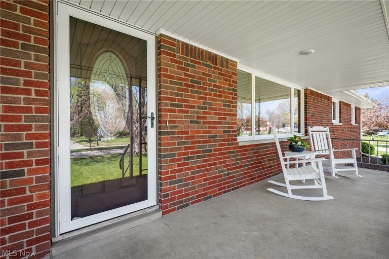 4561 Newbury Drive, Vermilion, OH - Photo 2