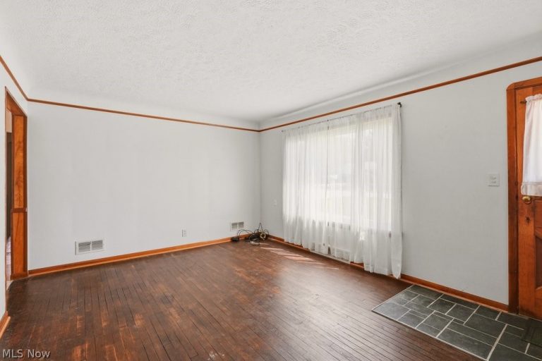 125 Meadowlane Road, Seven Hills, OH - Photo 4