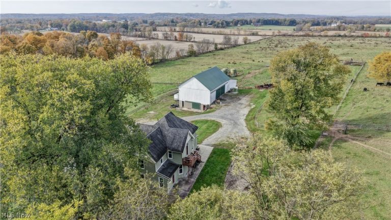 6895 Kemary Avenue, Navarre, OH - Photo 6