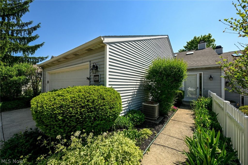 839 Sutton Place, Akron, OH