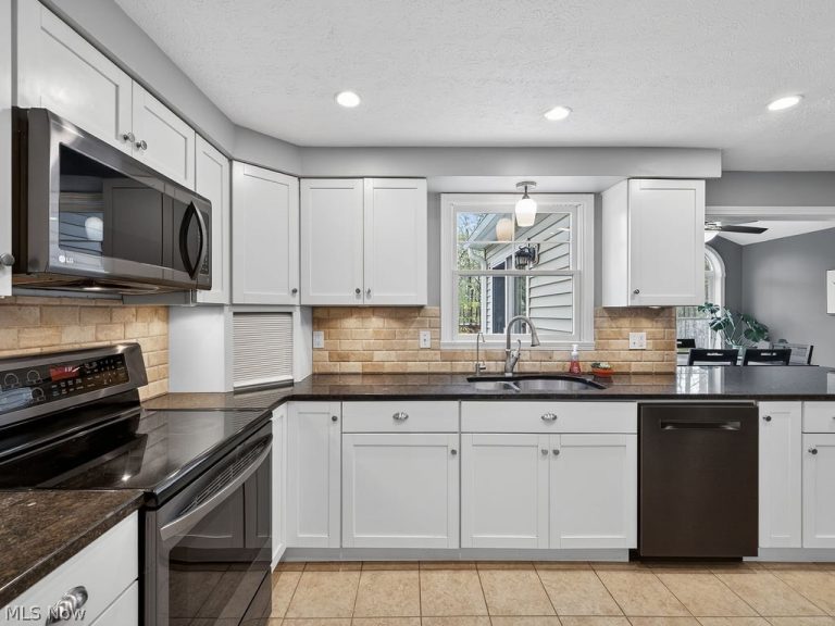 3577 Antony Drive, Broadview Heights, OH - Photo 8