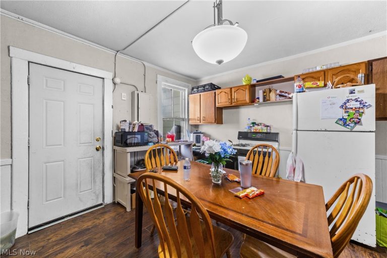 448 Delaware Avenue, Lorain, OH - Photo 3