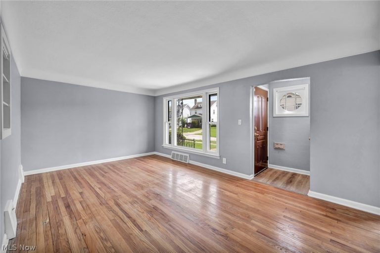 11109 Langton Avenue, Garfield Heights, OH - Photo 4