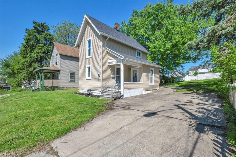 1 Smith Court, Elyria, OH - Photo 2