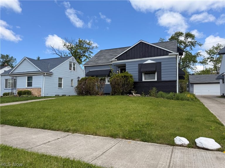 19107 Longview Avenue, Maple Heights, OH - Photo 2