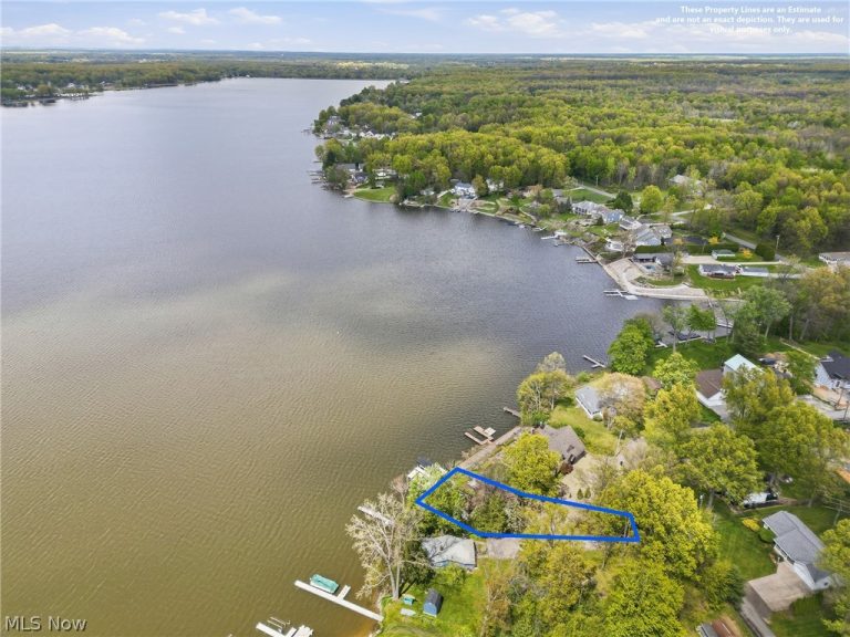 786 Harbor Avenue, Lake Milton, OH - Photo 8