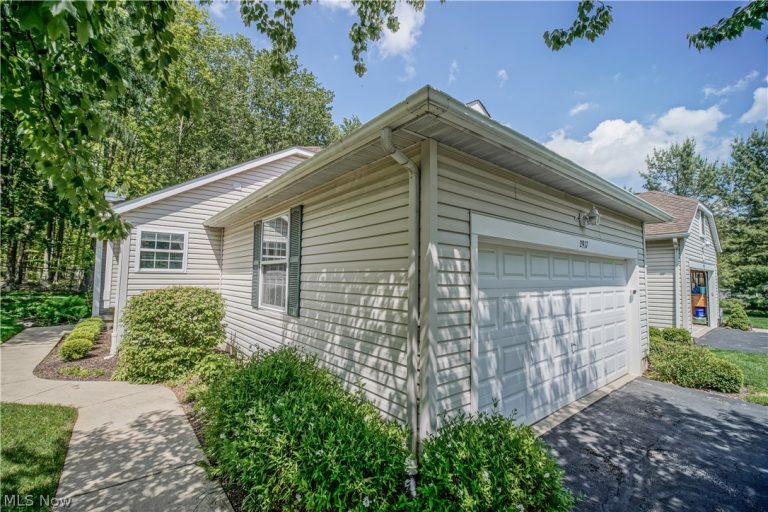 2917 Windsor Court #106, Stow, OH - Photo 4