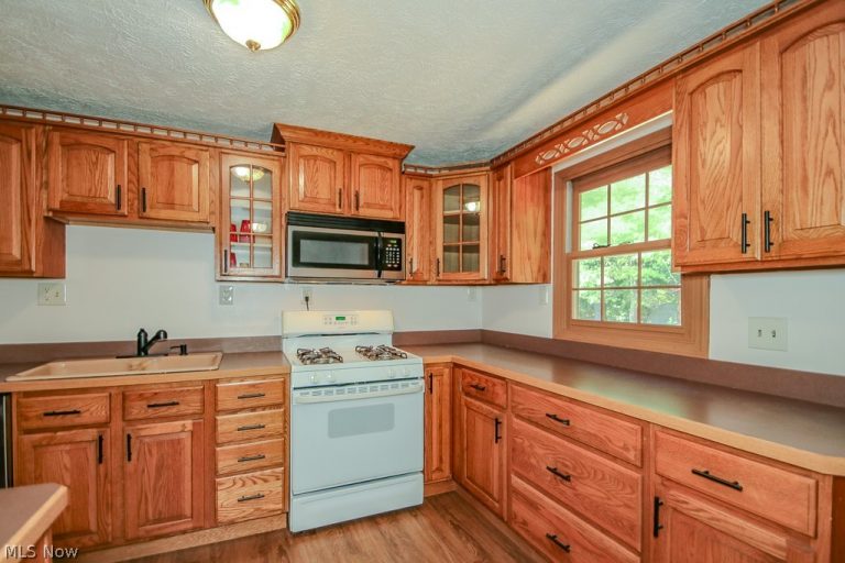 615 Trailwood Drive, Painesville, OH - Photo 6