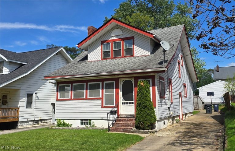 647 Columbia Avenue, Akron, OH - Photo 2