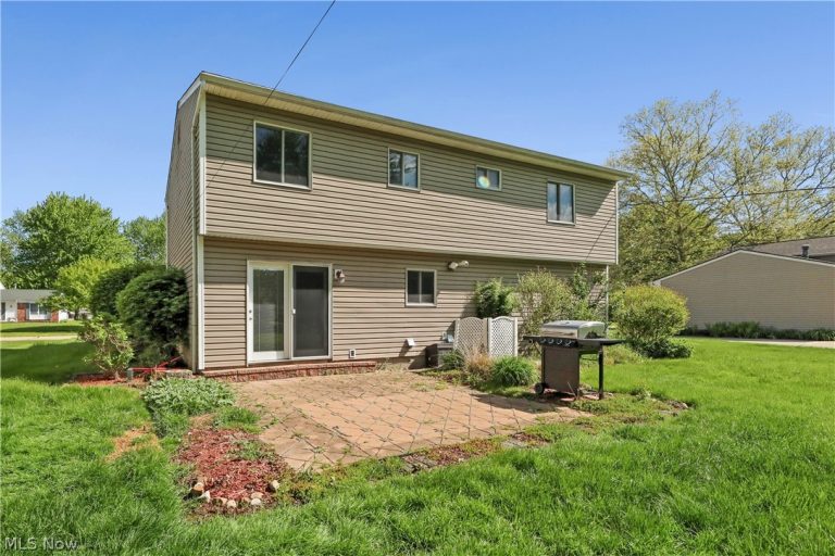 26917 Oxford Park Lane, Olmsted Twp, OH - Photo 8