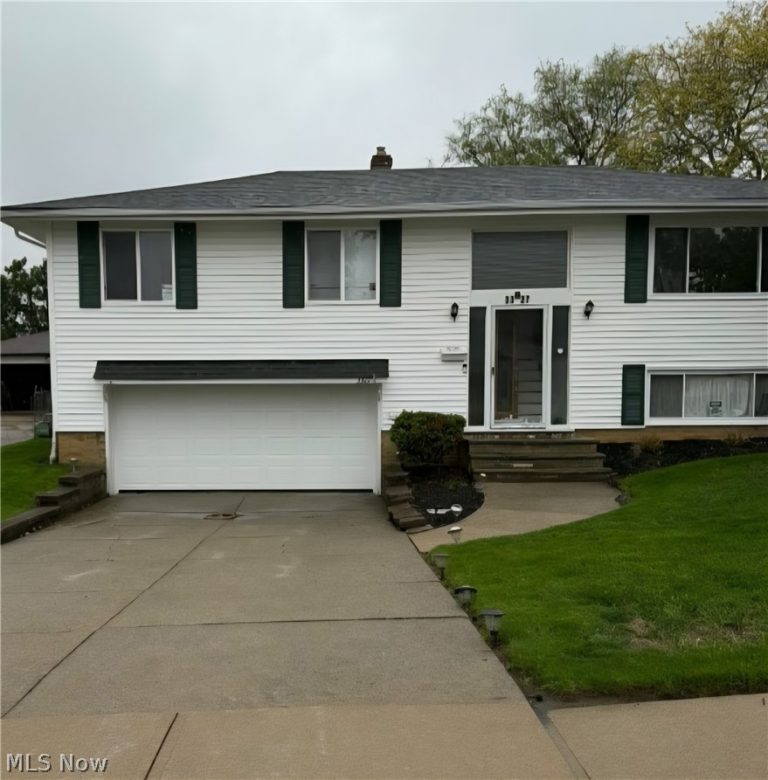 3327 Nottingham Drive, Parma, OH, 44134