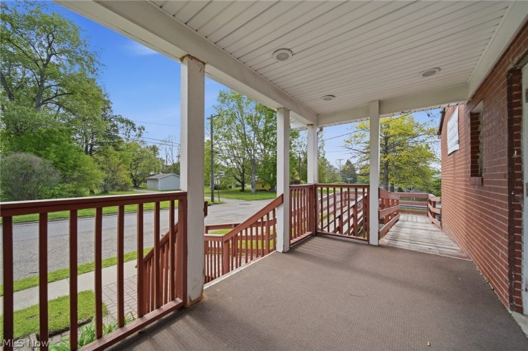 611 Hartford Avenue, Canton, OH - Photo 8