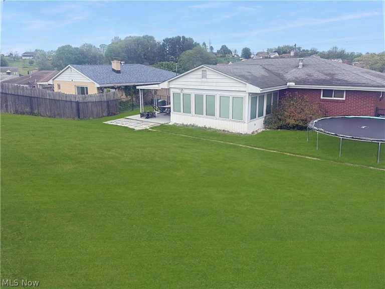 240 Fernwood Avenue, Weirton, WV - Photo 3