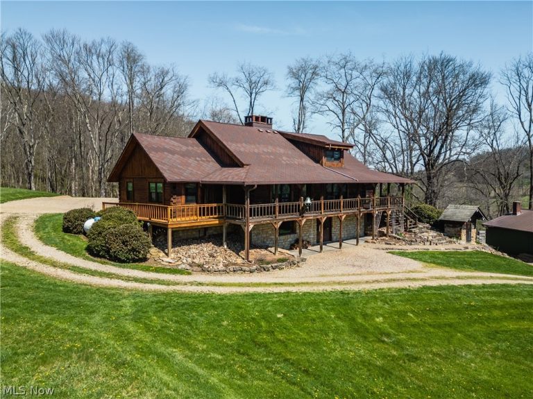 7313 County Road 22, Lakeville, OH, 44638