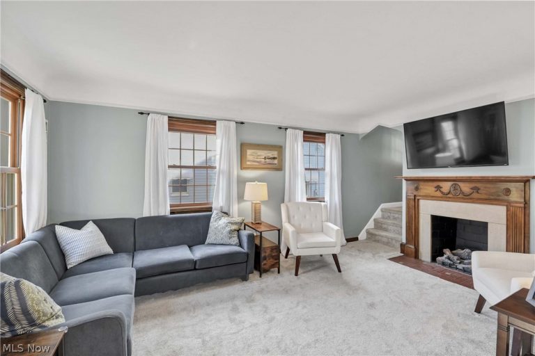 15027 Rosemary Avenue, Cleveland, OH - Photo 2