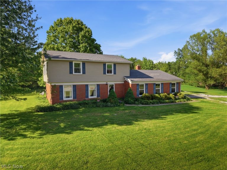 2951 River Glen Dr, Austinburg, OH - Photo 2