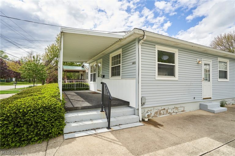 1451 Grand Boulevard, Barberton, OH - Photo 2
