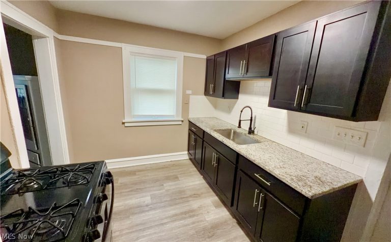949 Helmsdale Road, Cleveland Heights, OH - Photo 5