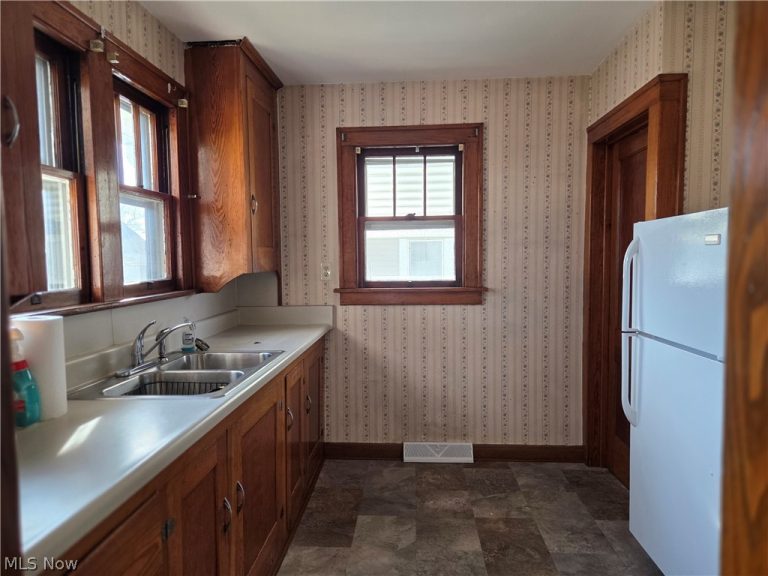 1512 Adams Street, Coshocton, OH - Photo 5