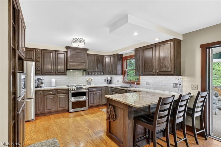 607 Highwood Drive, Cuyahoga Falls, OH - Photo 8
