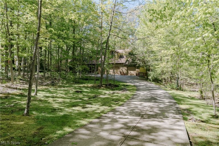 33475 Miles Road, Moreland Hills, OH - Photo 4