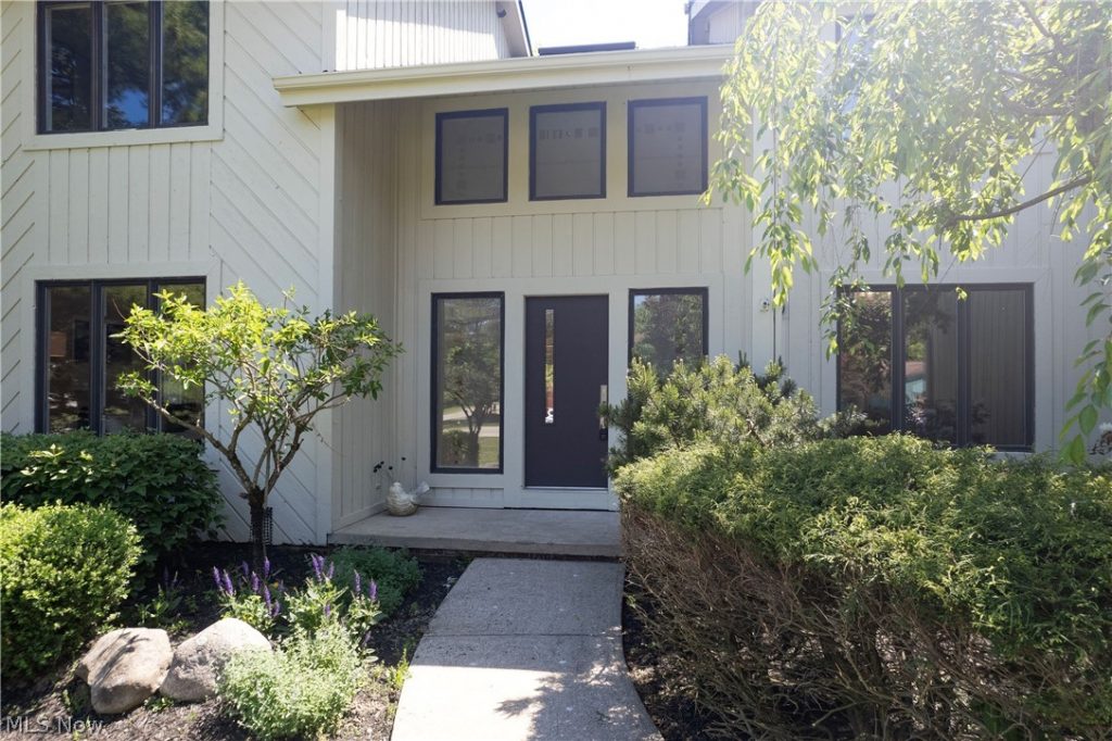 3939 Beechmont Trail, Orange, OH
